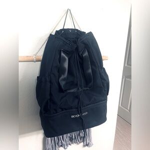 Beyond Yoga-Black Bag w/ Multiple Wearable Styles